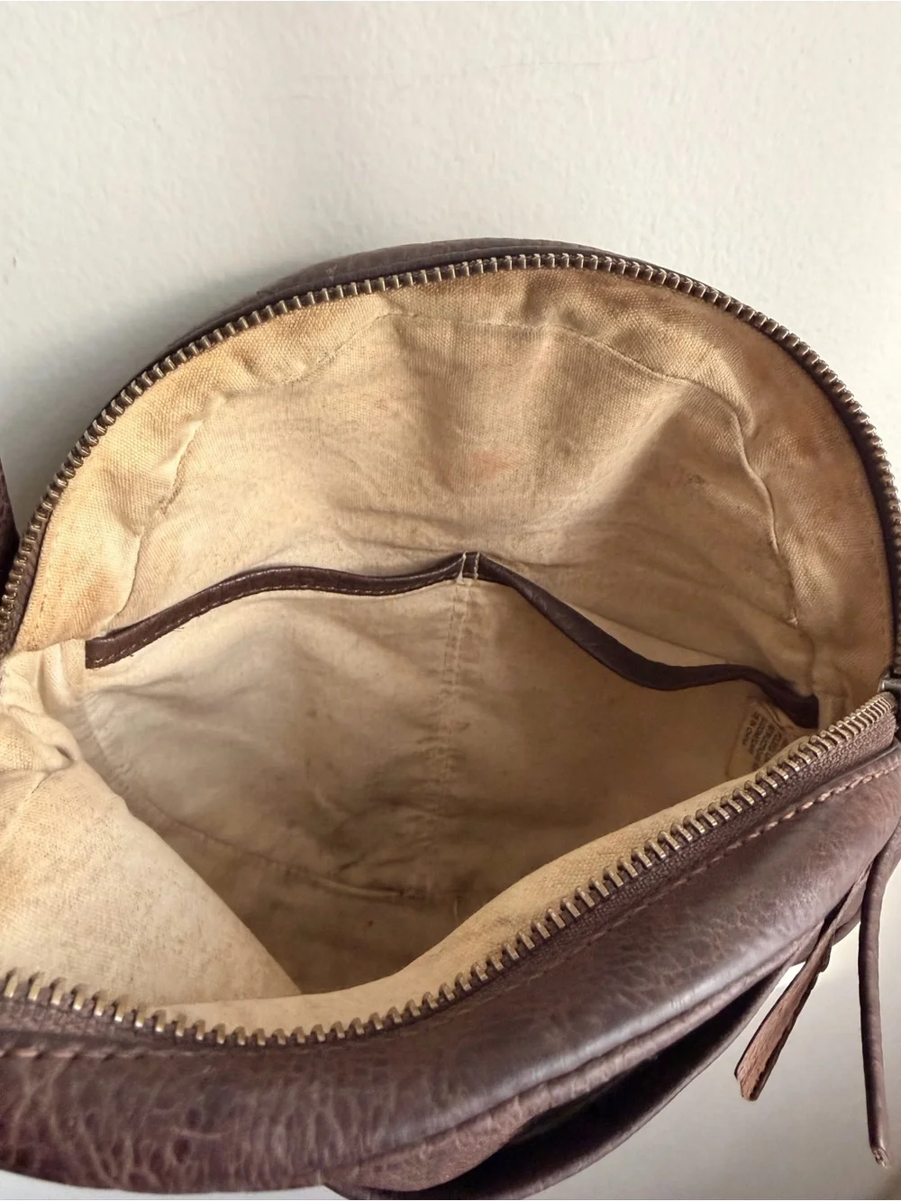 BAGGU Brown Round Leather Crossbody Messenger